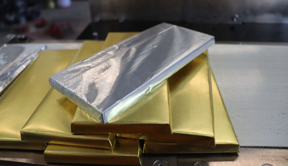 Op maat gemaakte High Speed Chocolate Bar Foil Fold Packing Machine met lijmfunctie
